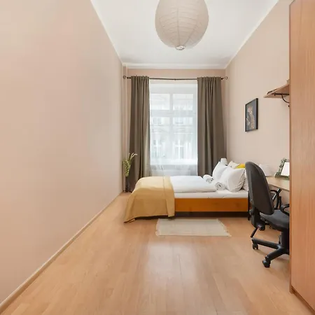 Komfortowy Apartament Blisko Rzeki We Wroclawiu Z Biurkiem I Wanna By Renters Breslau