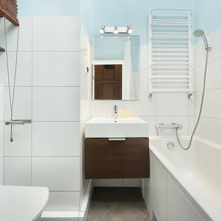 Komfortowy Apartament Blisko Rzeki We Wroclawiu Z Biurkiem I Wanna By Renters
