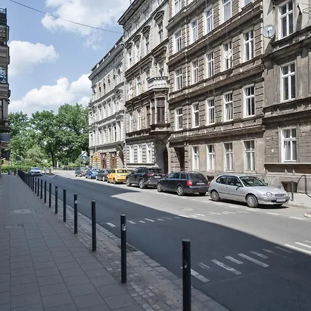 Komfortowy Apartament Blisko Rzeki We Wroclawiu Z Biurkiem I Wanna By Renters *
